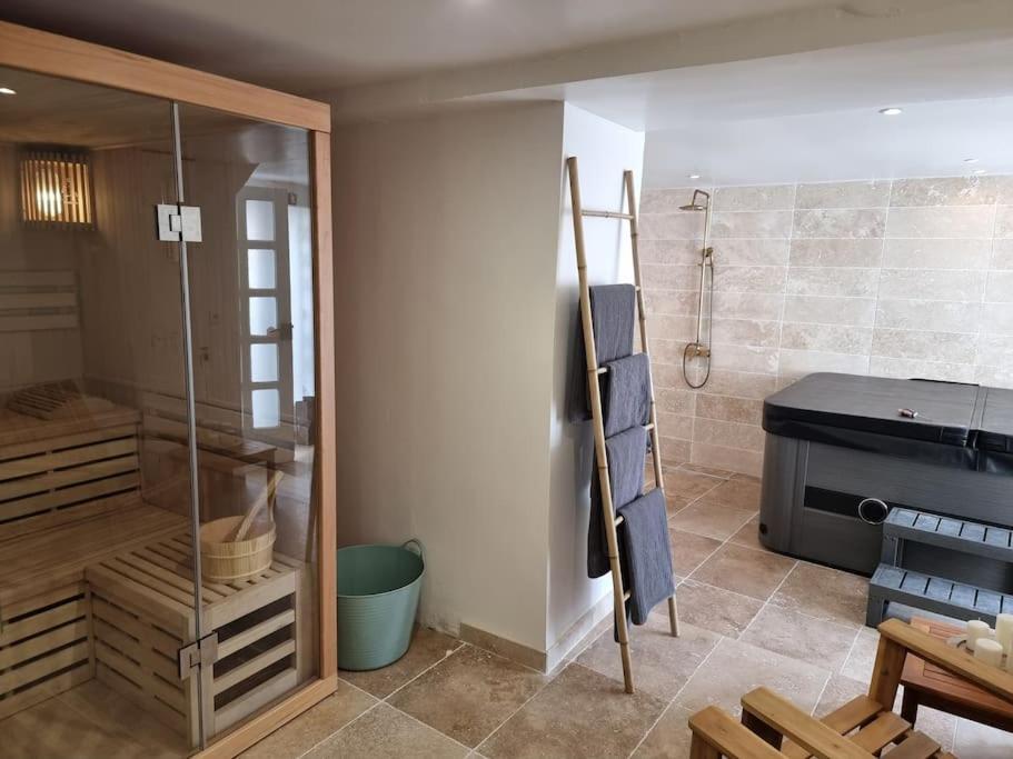 Nalan Orrygeois, Spa, Sauna, Proche Asterix Exterior foto